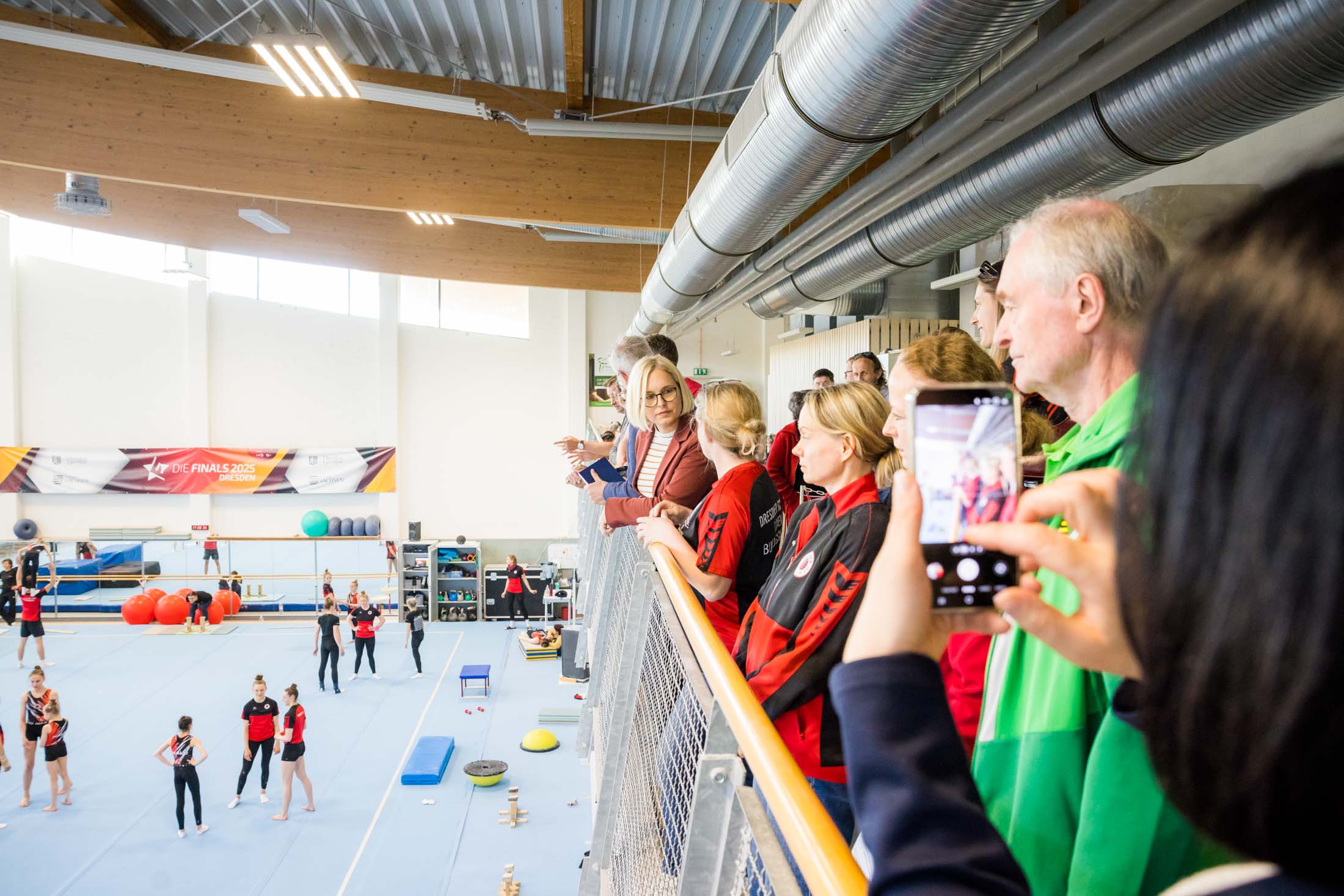 Bild 6: 0027 Dsc Besuch Fr Dr Schenderlein 28april26  Web