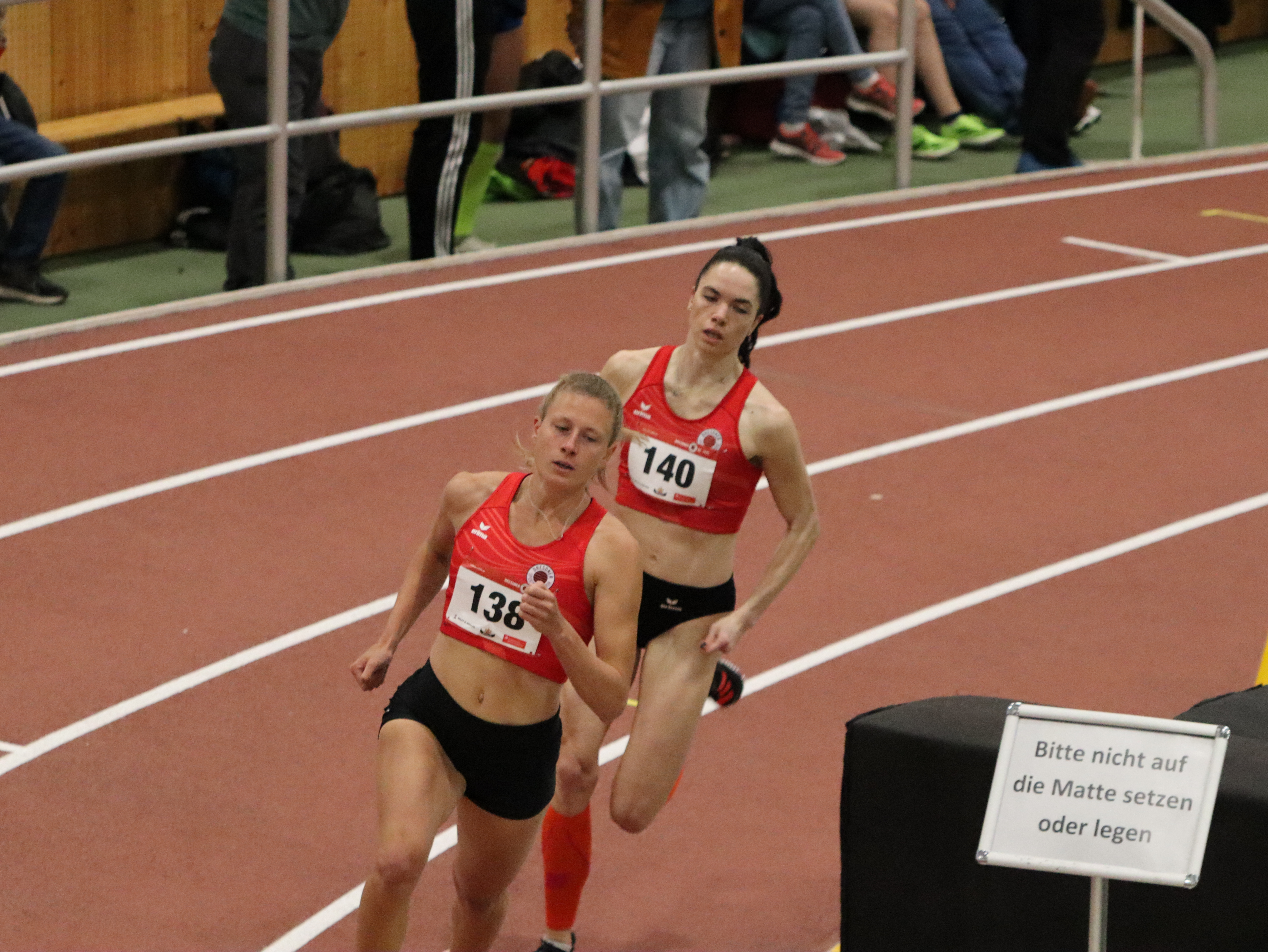 Vivienne Morgenstern und Emilia Grahle bei den 600m