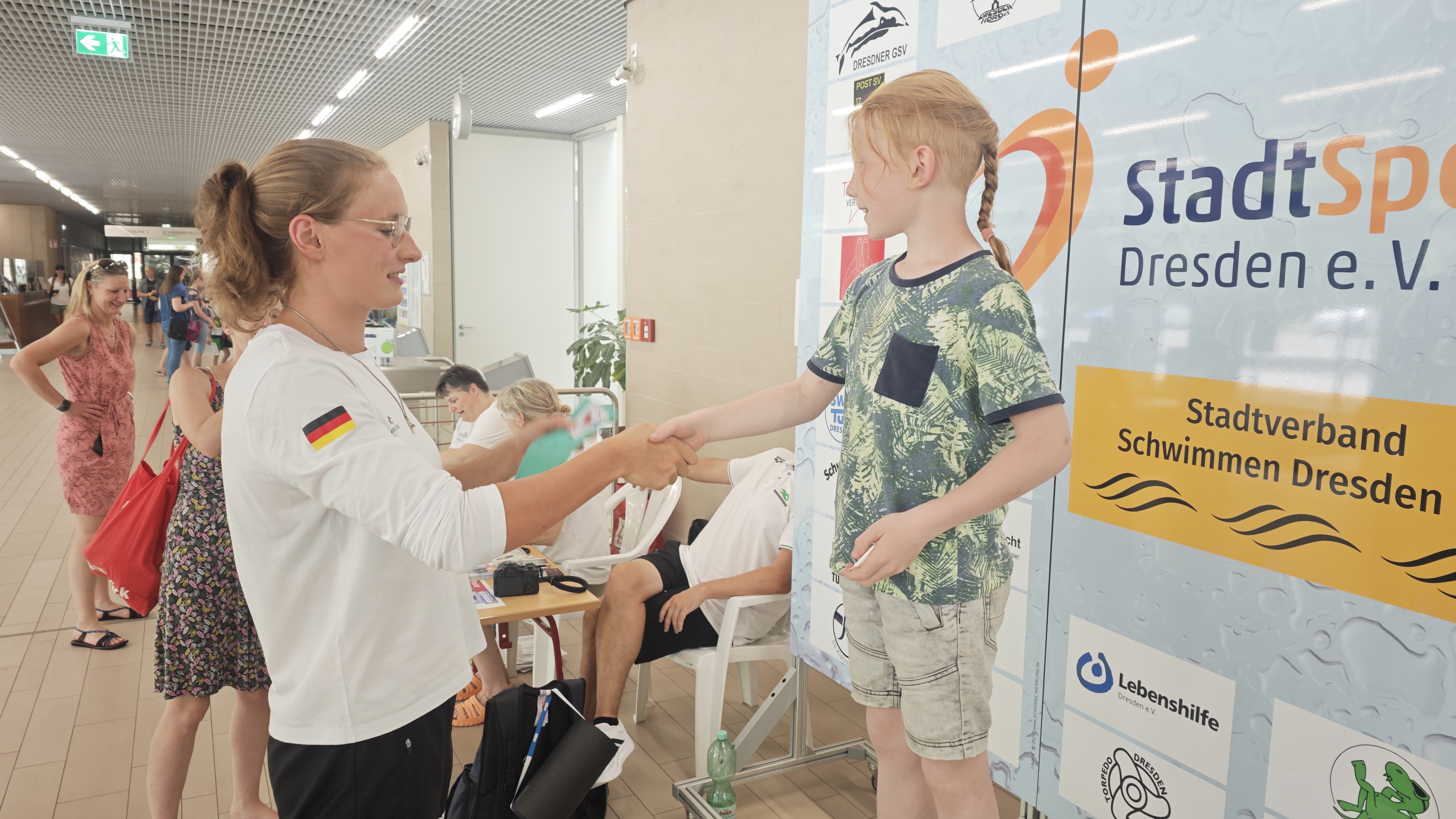 Übergabe Maya Tobehn Schwimmabzeichentag 2026