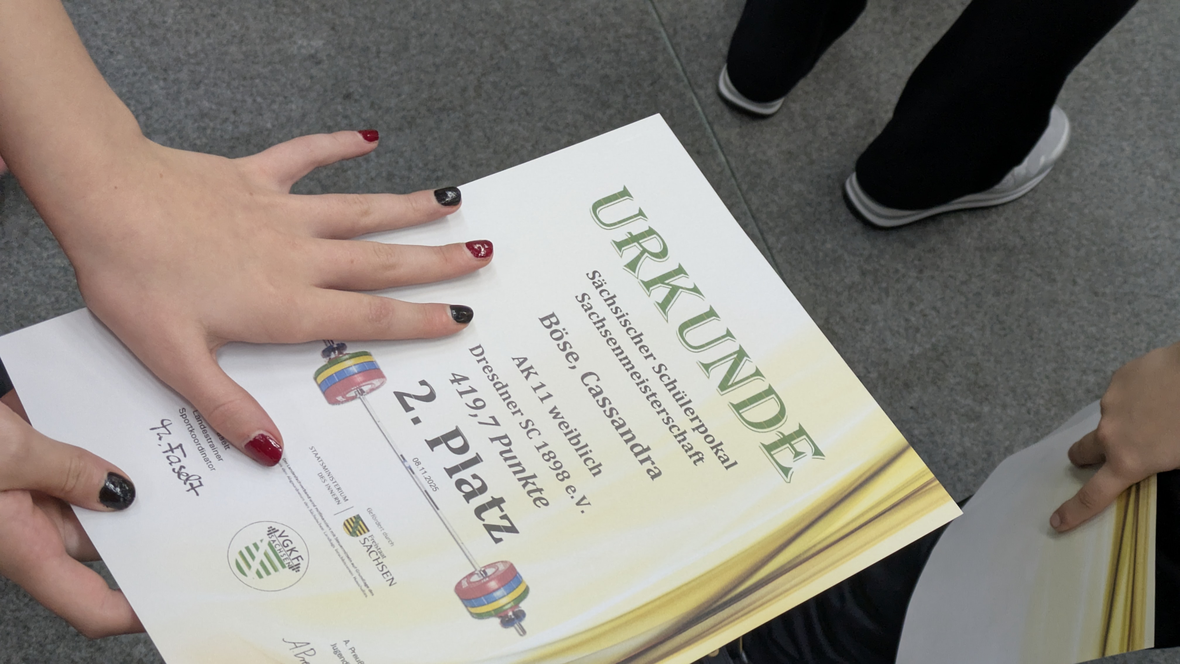 251108CBöse Rot Schw Finger