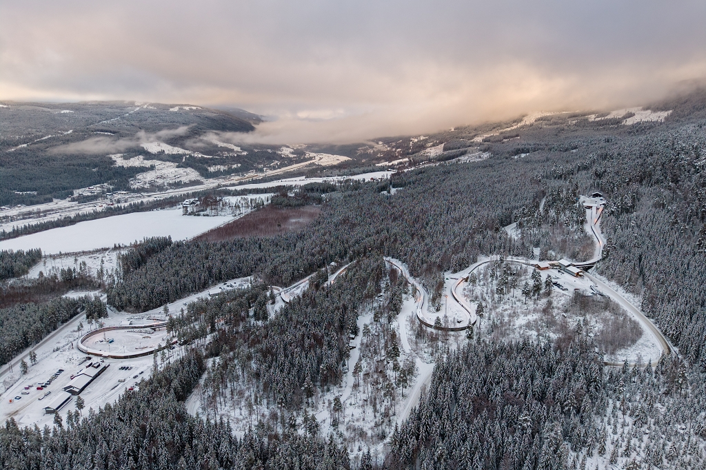 Bild 2: H 44 UMGEBUNG BAHN HINTERGRUND TRAINING WELTCUP LILLEHAMMER SAISON 25 26 FOTOCREDIT VIESTURS LACIS