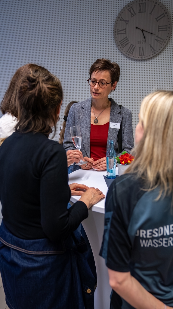 Bild 1: H 260327 Netzwerk Springergala 50