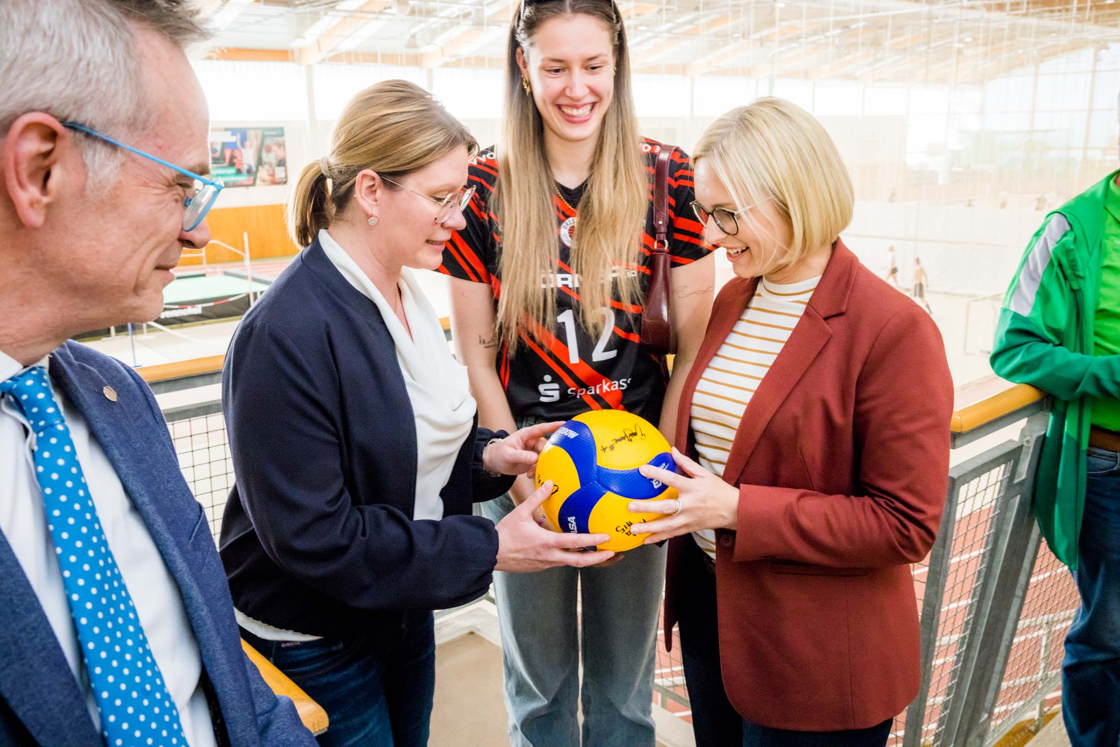 Bild 7: 0055 Dsc Besuch Fr Dr Schenderlein 28april26  Web