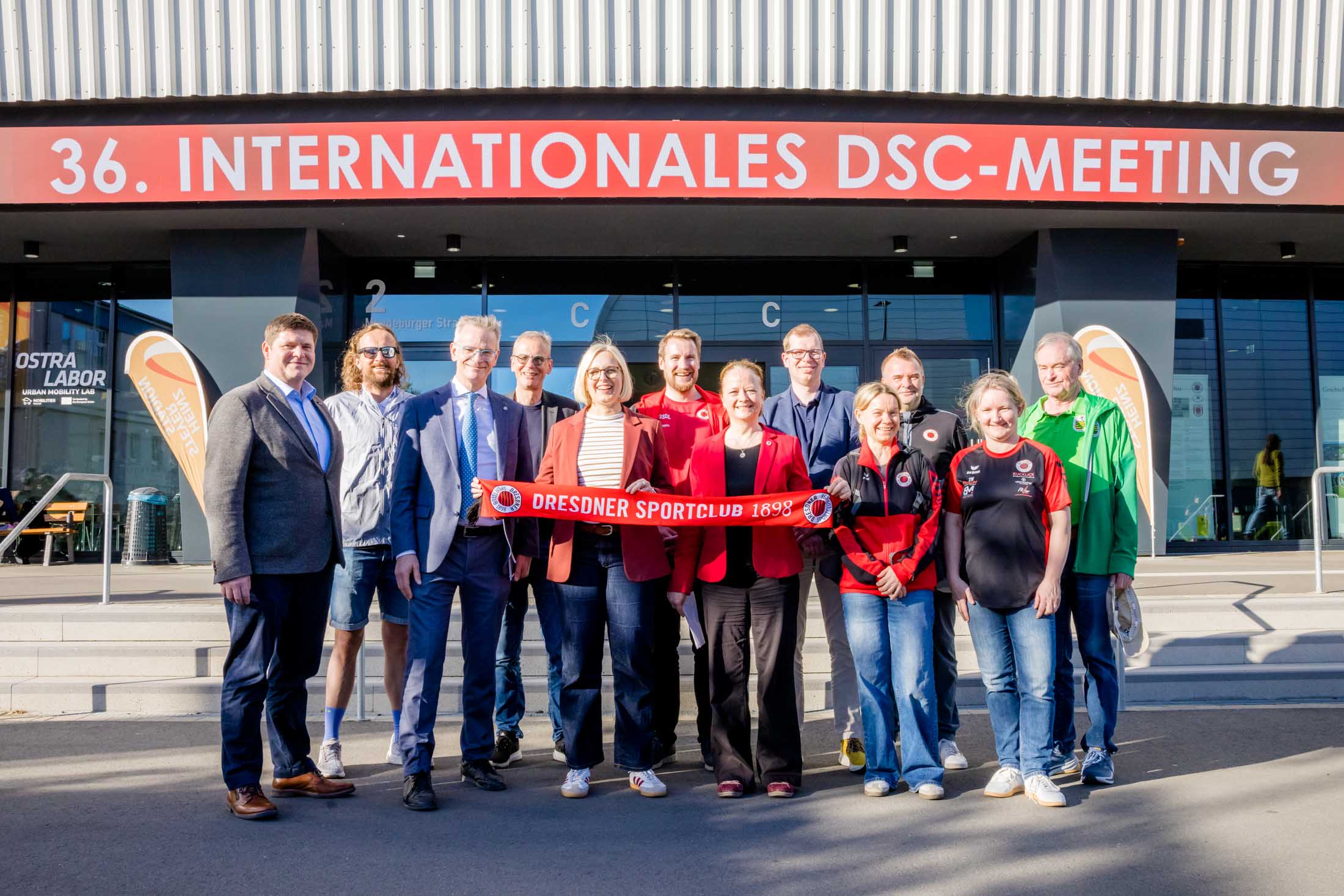 Bild 15: 0098 Dsc Besuch Fr Dr Schenderlein 28april26  Web