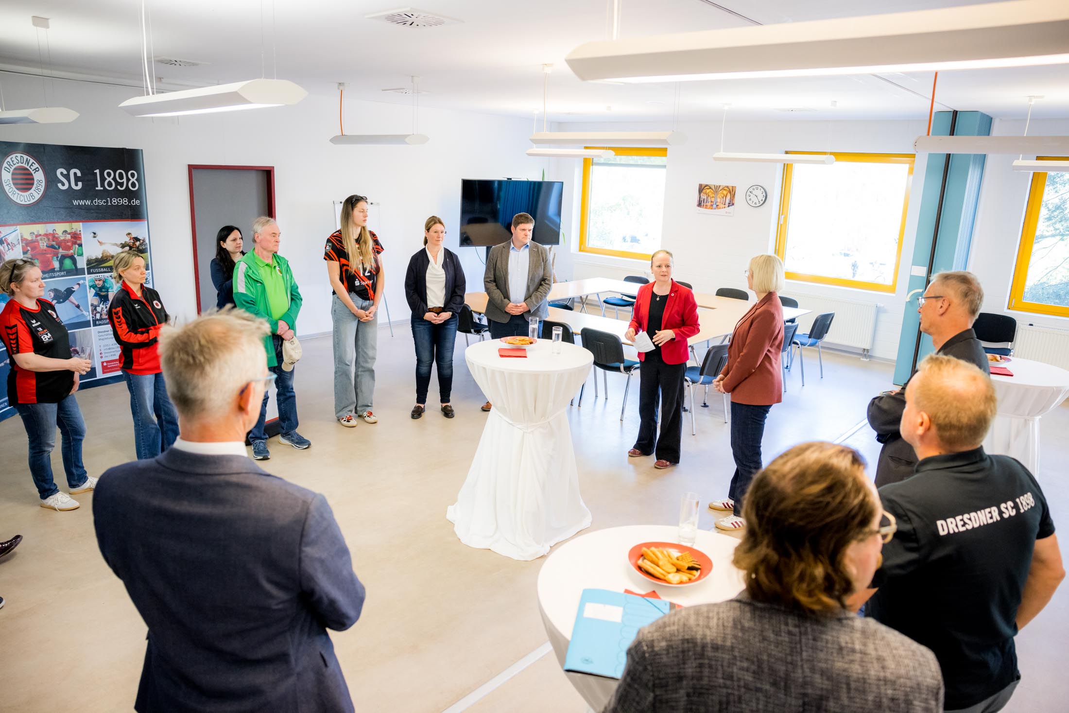 Bild 2: 0009 Dsc Besuch Fr Dr Schenderlein 28april26  Web