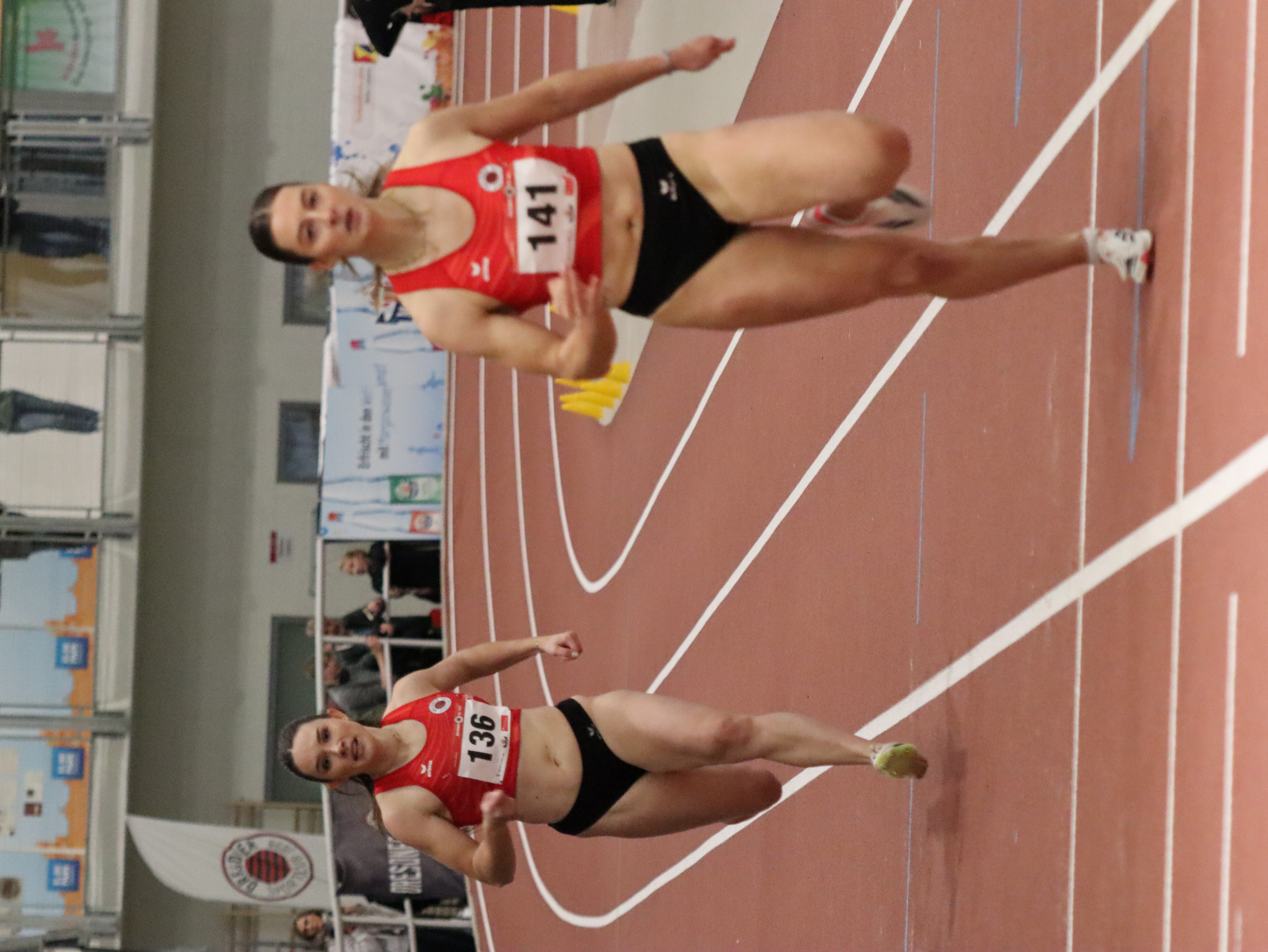 Pauline Winkler vor Emmy Weichler über 200m