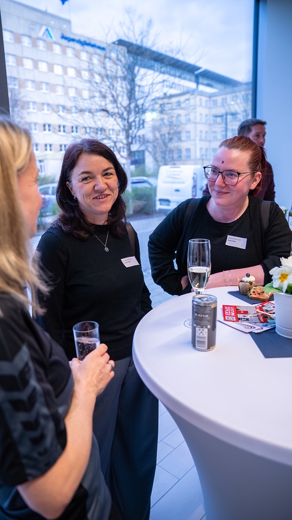 Bild 2: H 260327 Netzwerk Springergala 58